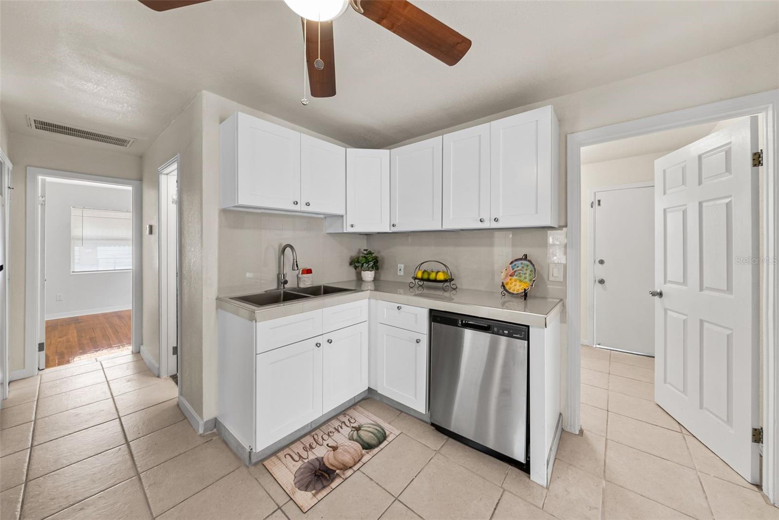 Image 13 of 27 For 4053 41st Ave N