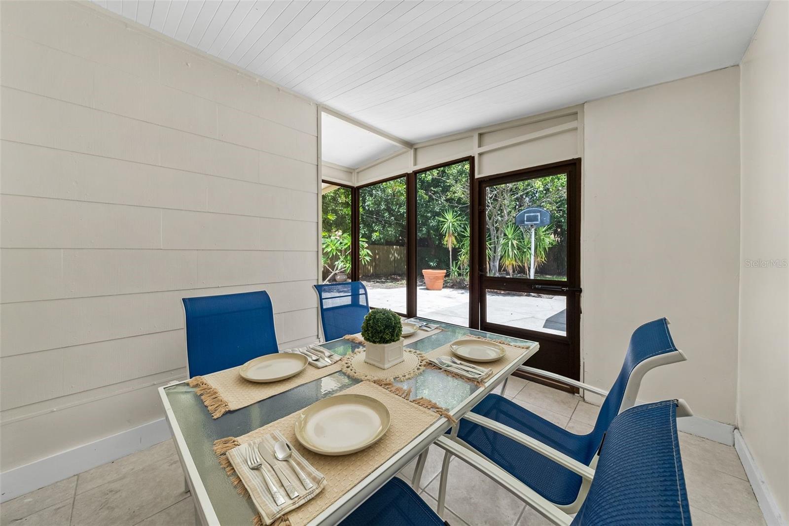 Image 21 of 27 For 4053 41st Ave N