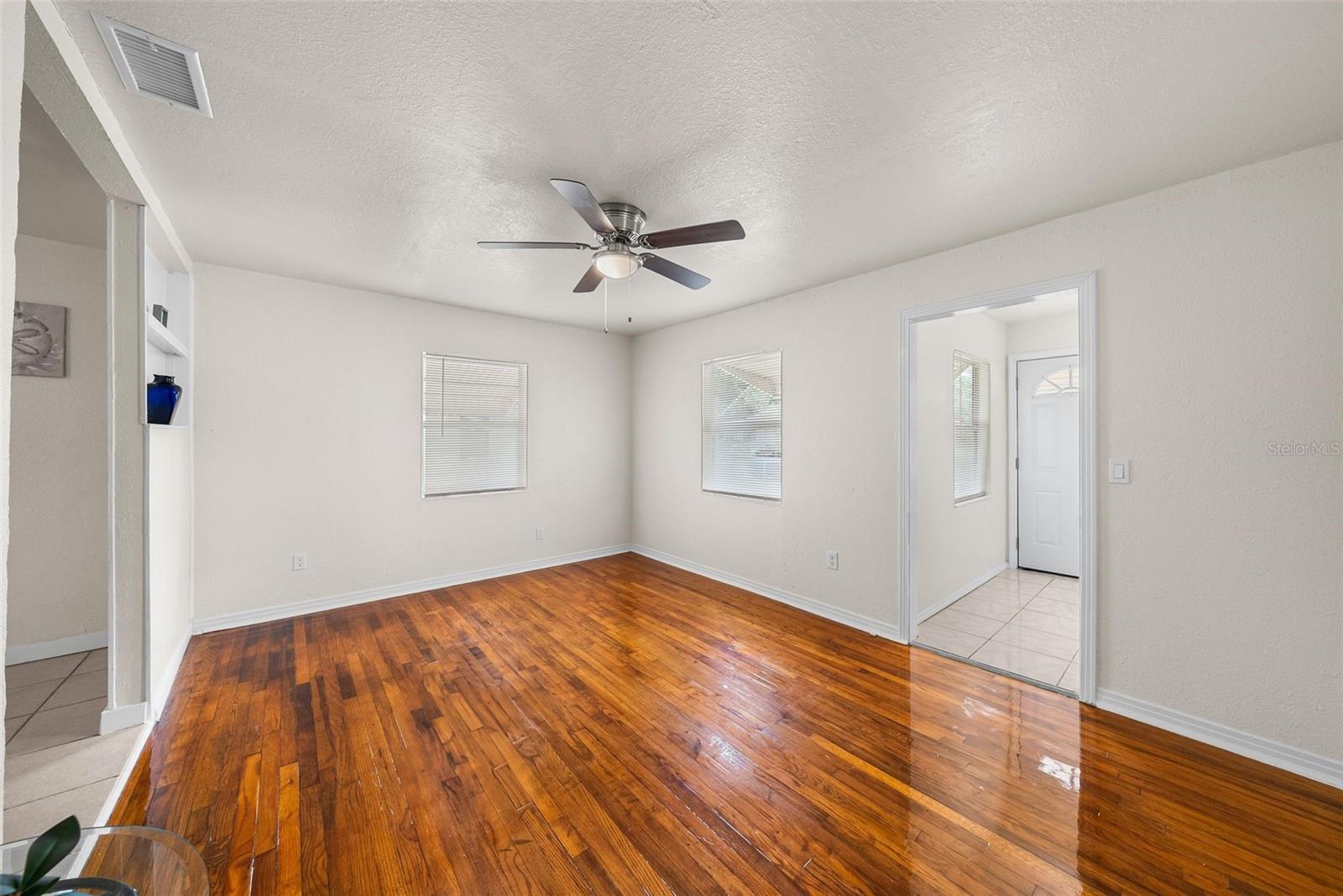 Image 7 of 27 For 4053 41st Ave N