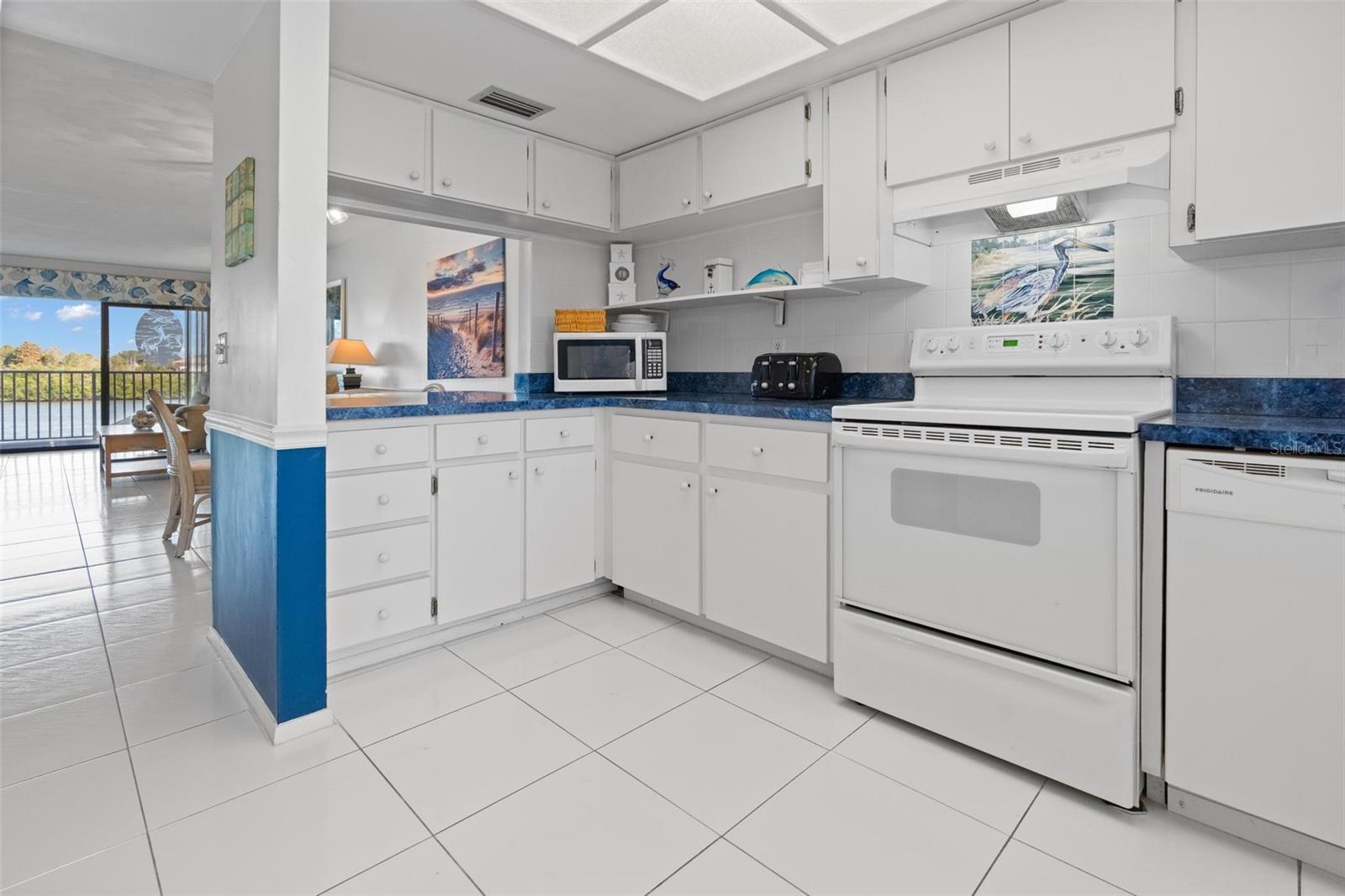 Image 11 of 26 For 19451 Gulf Boulevard 211