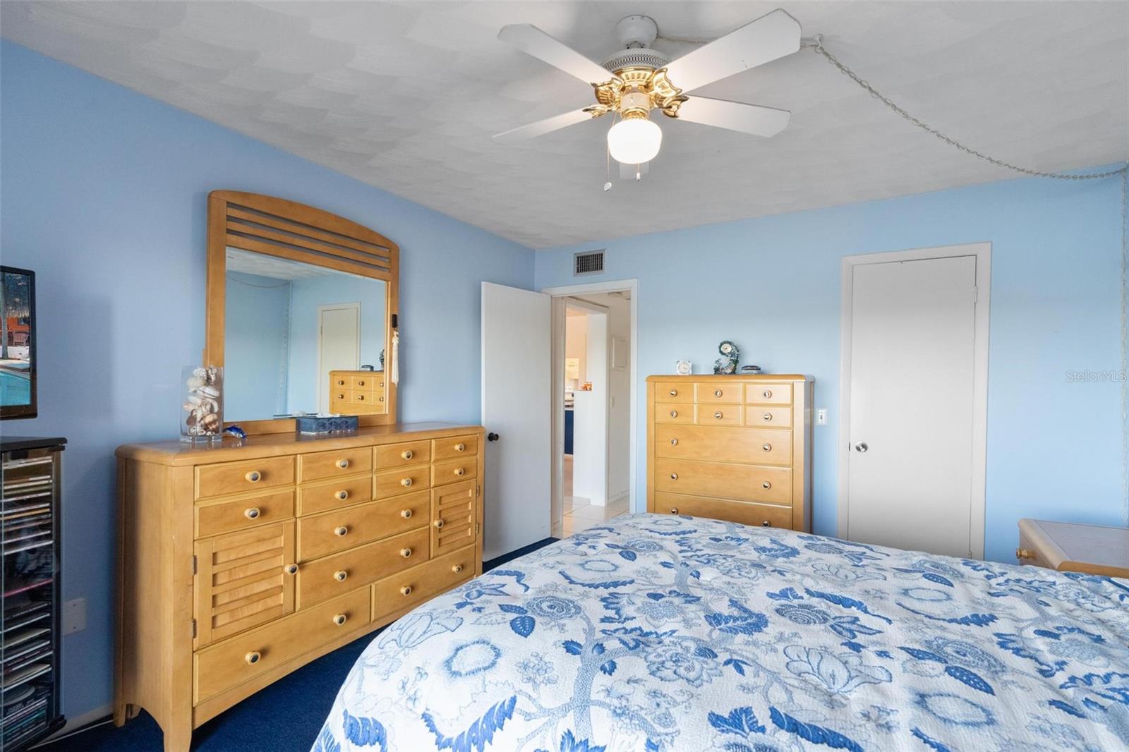 Image 13 of 26 For 19451 Gulf Boulevard 211