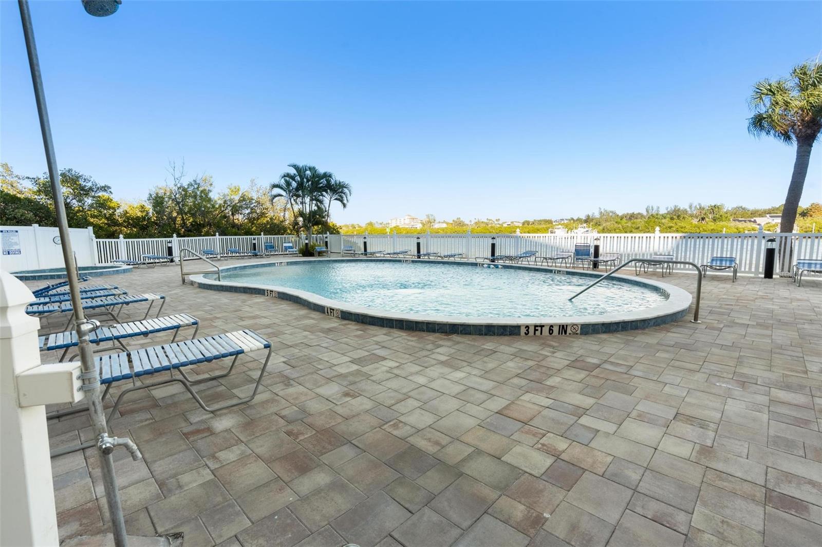 Image 19 of 26 For 19451 Gulf Boulevard 211