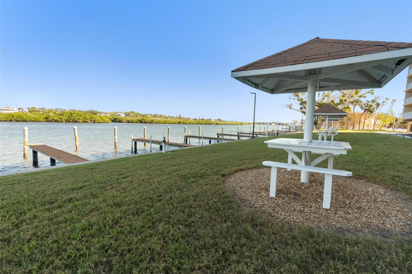 Image 20 of 26 For 19451 Gulf Boulevard 211