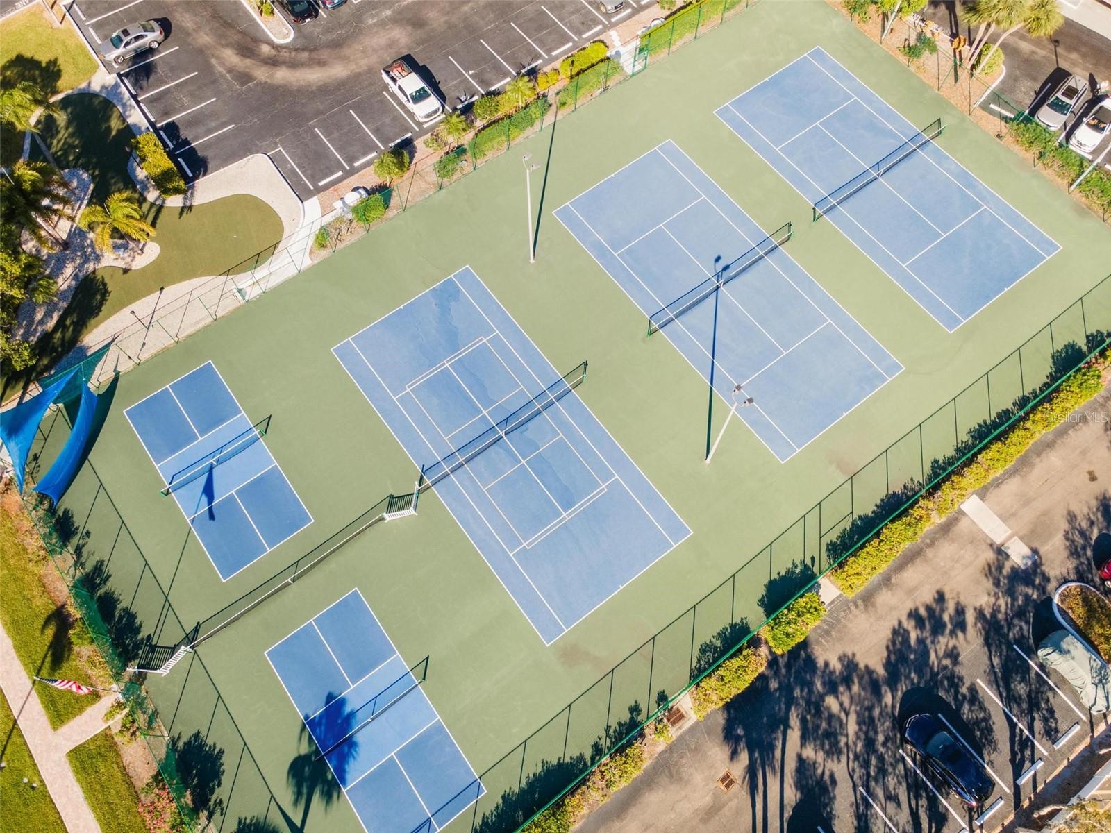 Image 24 of 26 For 19451 Gulf Boulevard 211