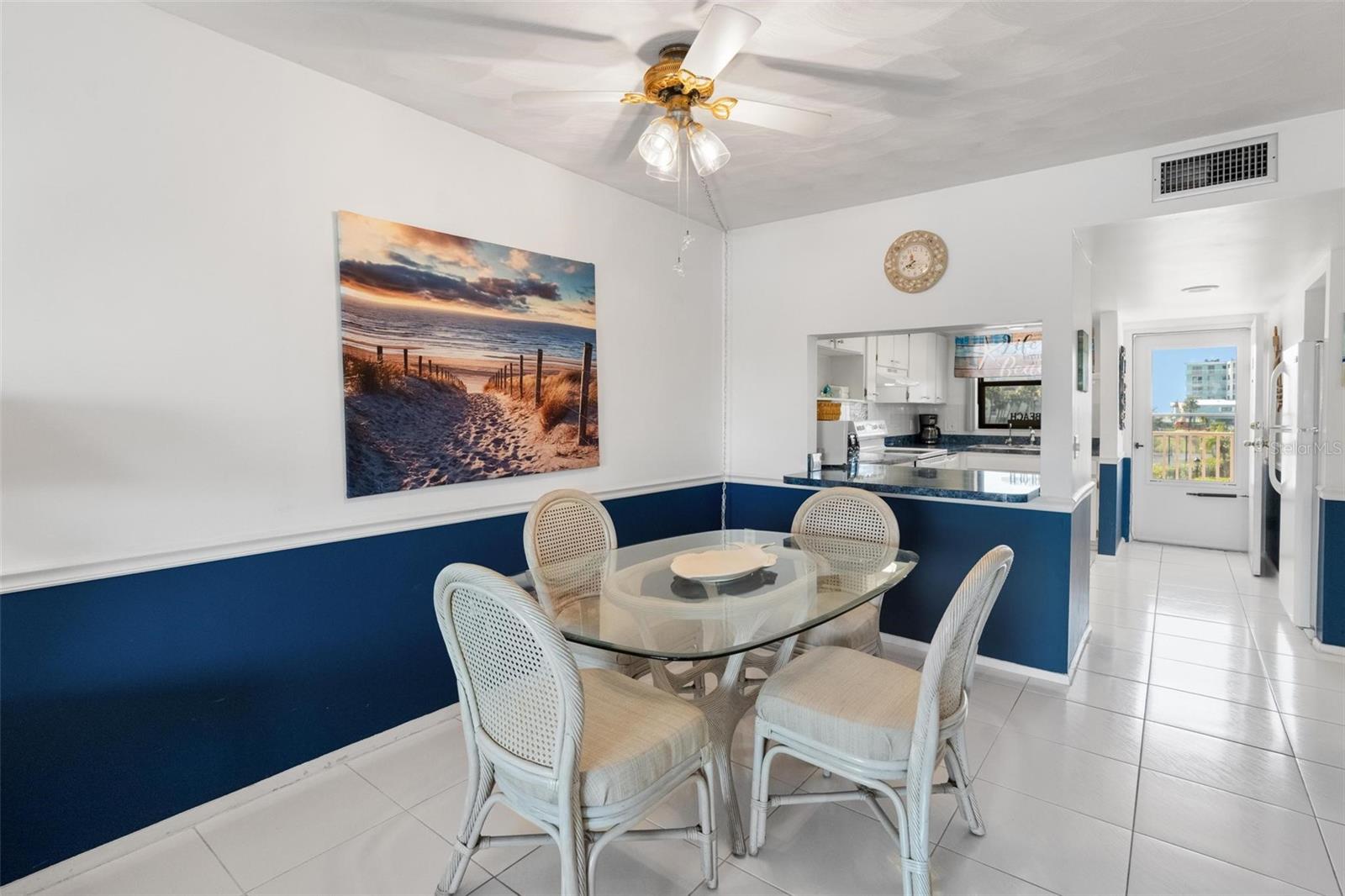 Image 8 of 26 For 19451 Gulf Boulevard 211