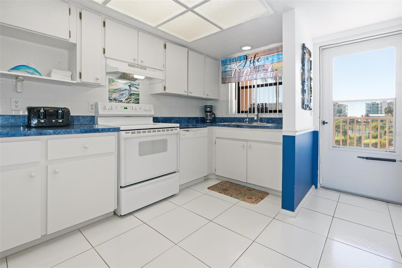 Image 9 of 26 For 19451 Gulf Boulevard 211