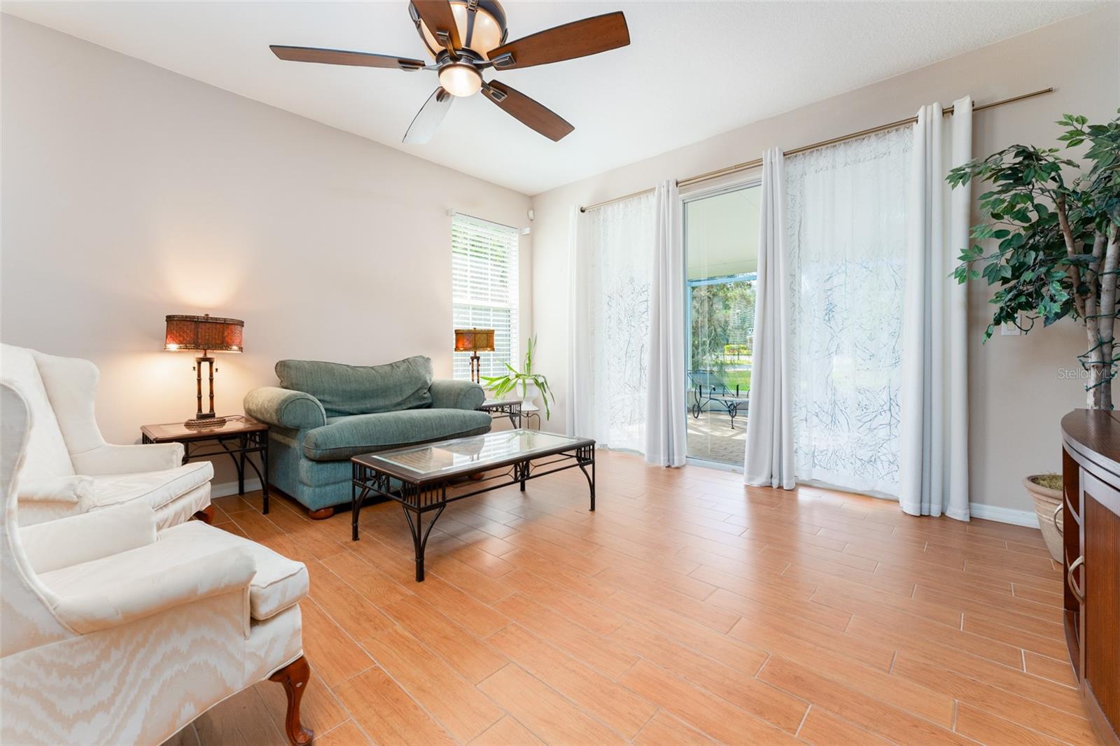 Image 13 of 52 For 15731 Phoebepark Avenue