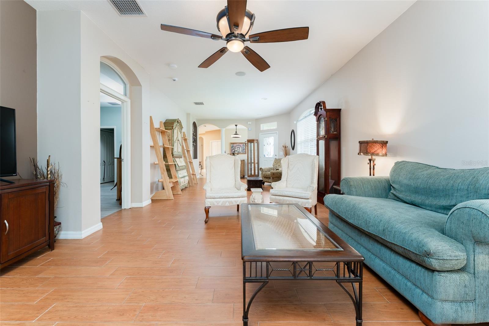 Image 14 of 52 For 15731 Phoebepark Avenue