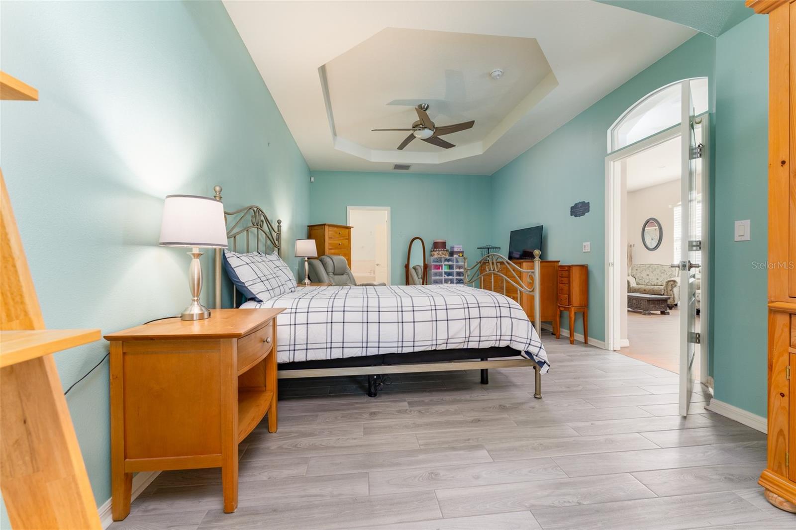 Image 16 of 52 For 15731 Phoebepark Avenue