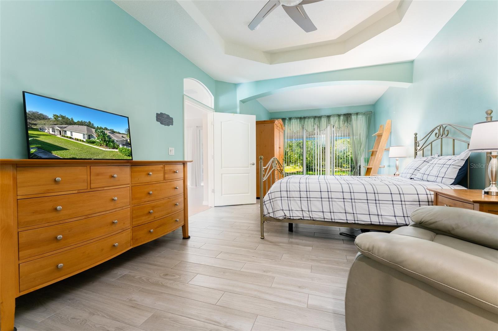 Image 17 of 52 For 15731 Phoebepark Avenue