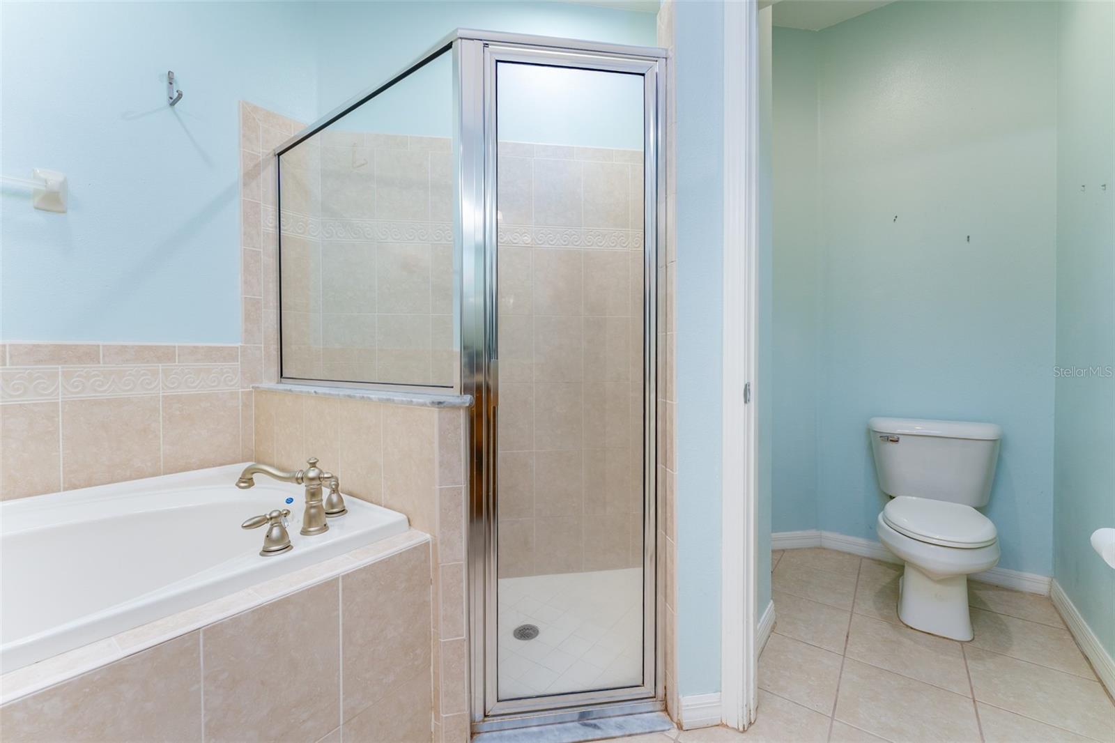 Image 19 of 52 For 15731 Phoebepark Avenue