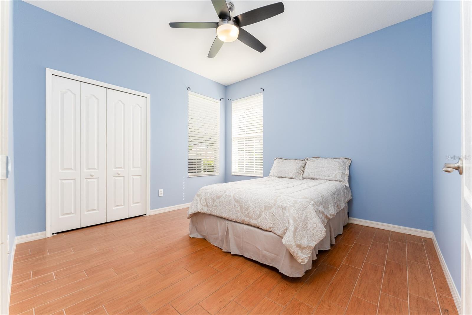 Image 23 of 52 For 15731 Phoebepark Avenue