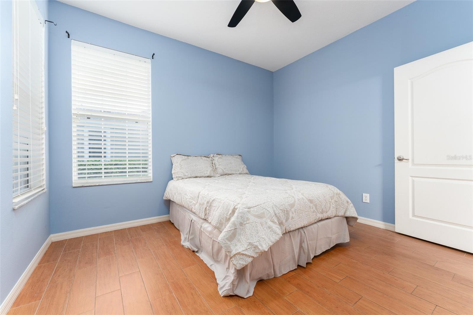 Image 24 of 52 For 15731 Phoebepark Avenue