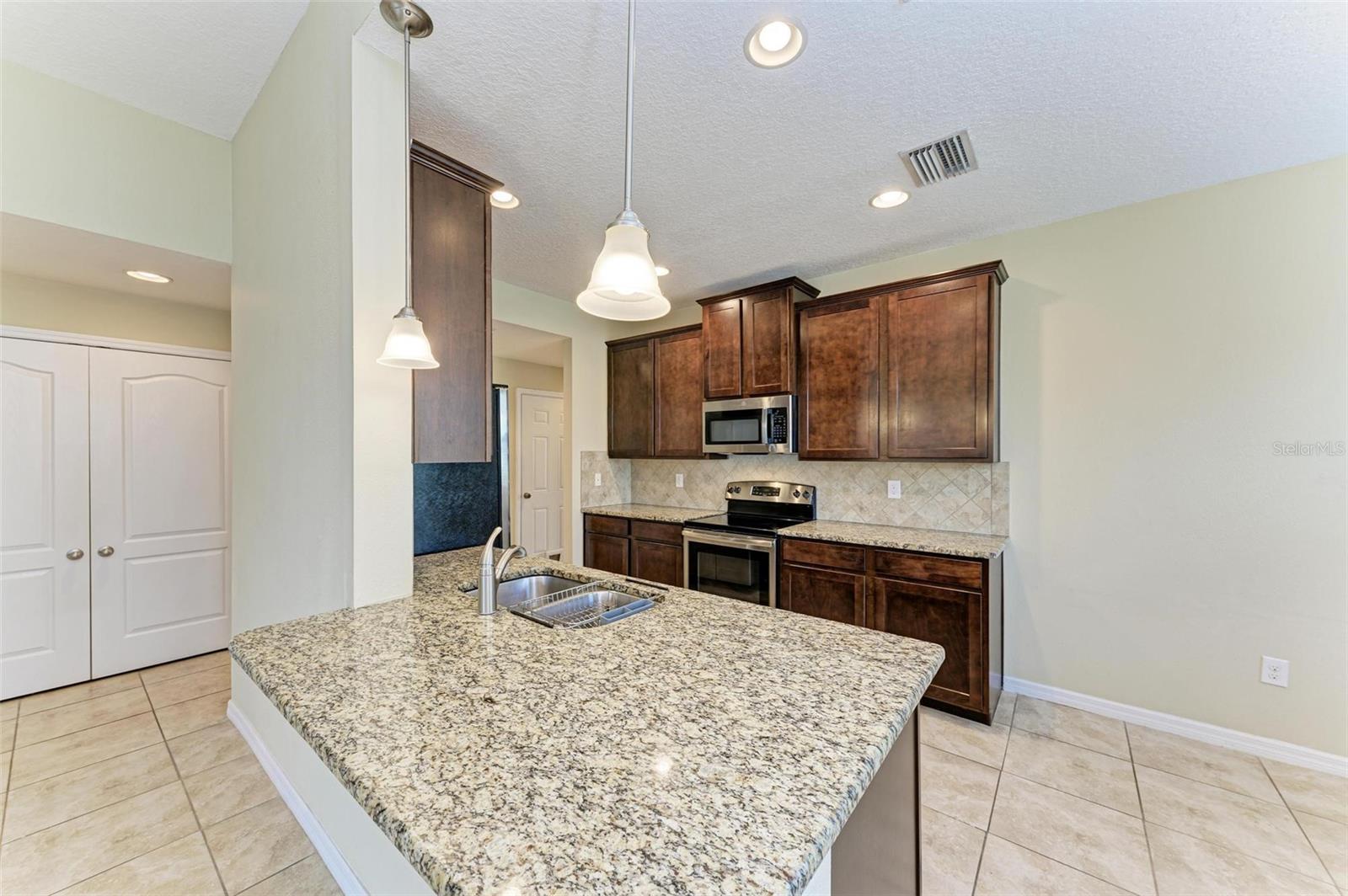 Image 11 of 41 For 8130 Enclave Way 102