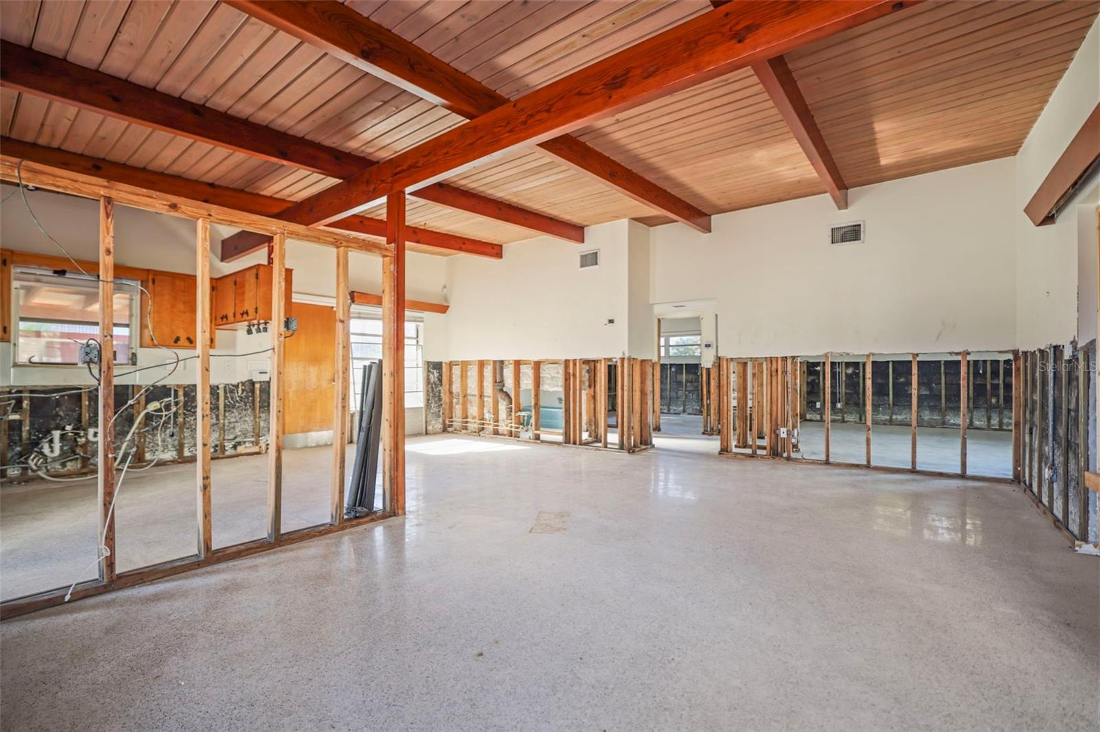 Image 16 of 28 For 11921 Lagoon Lane