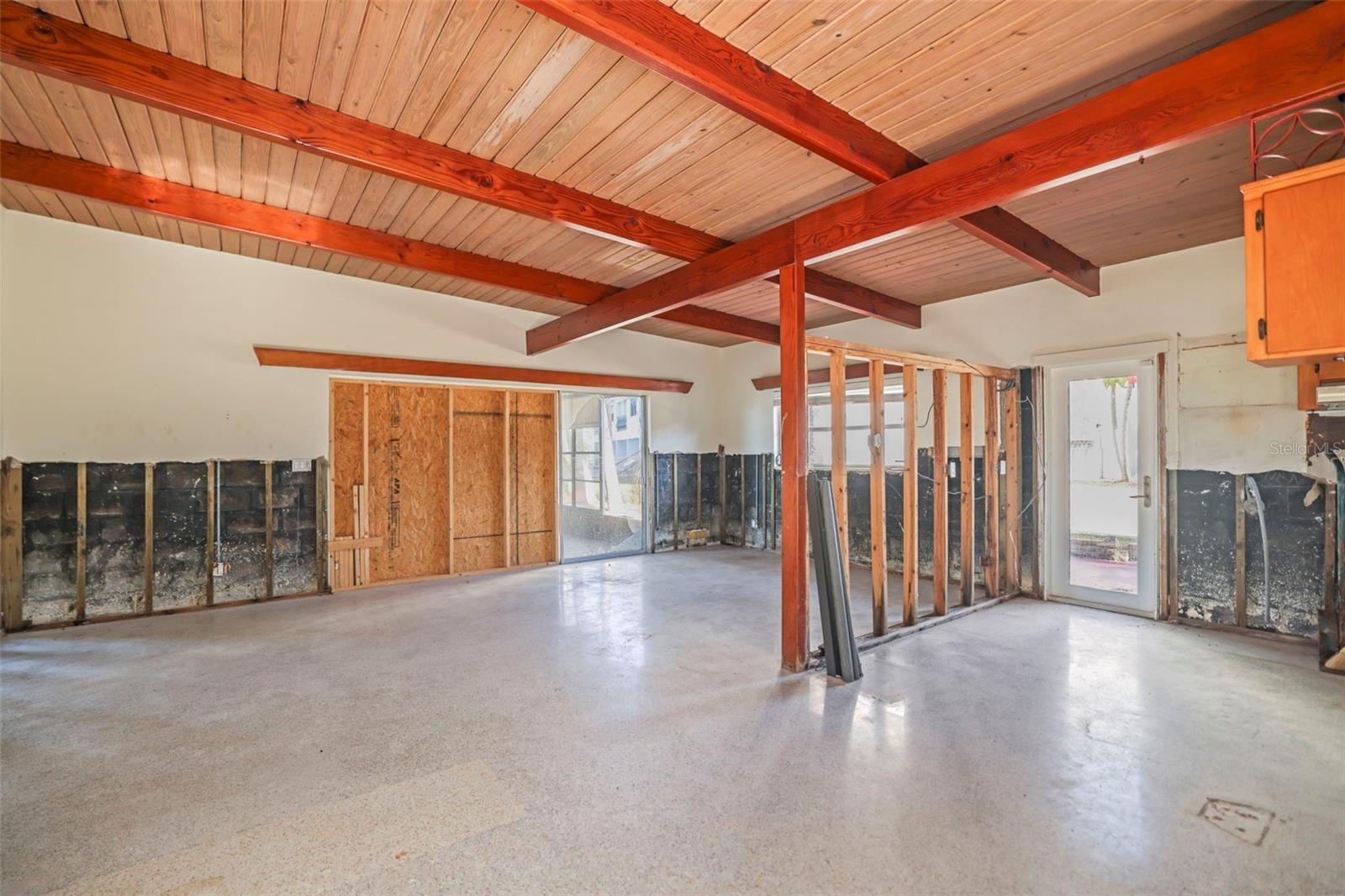 Image 18 of 28 For 11921 Lagoon Lane