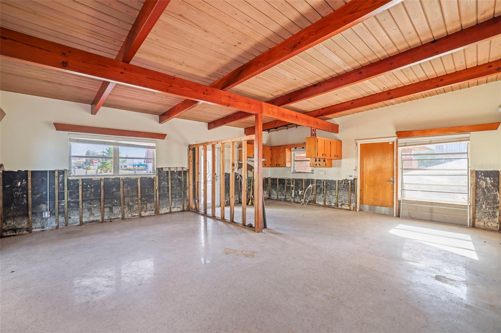 Image 19 of 28 For 11921 Lagoon Lane