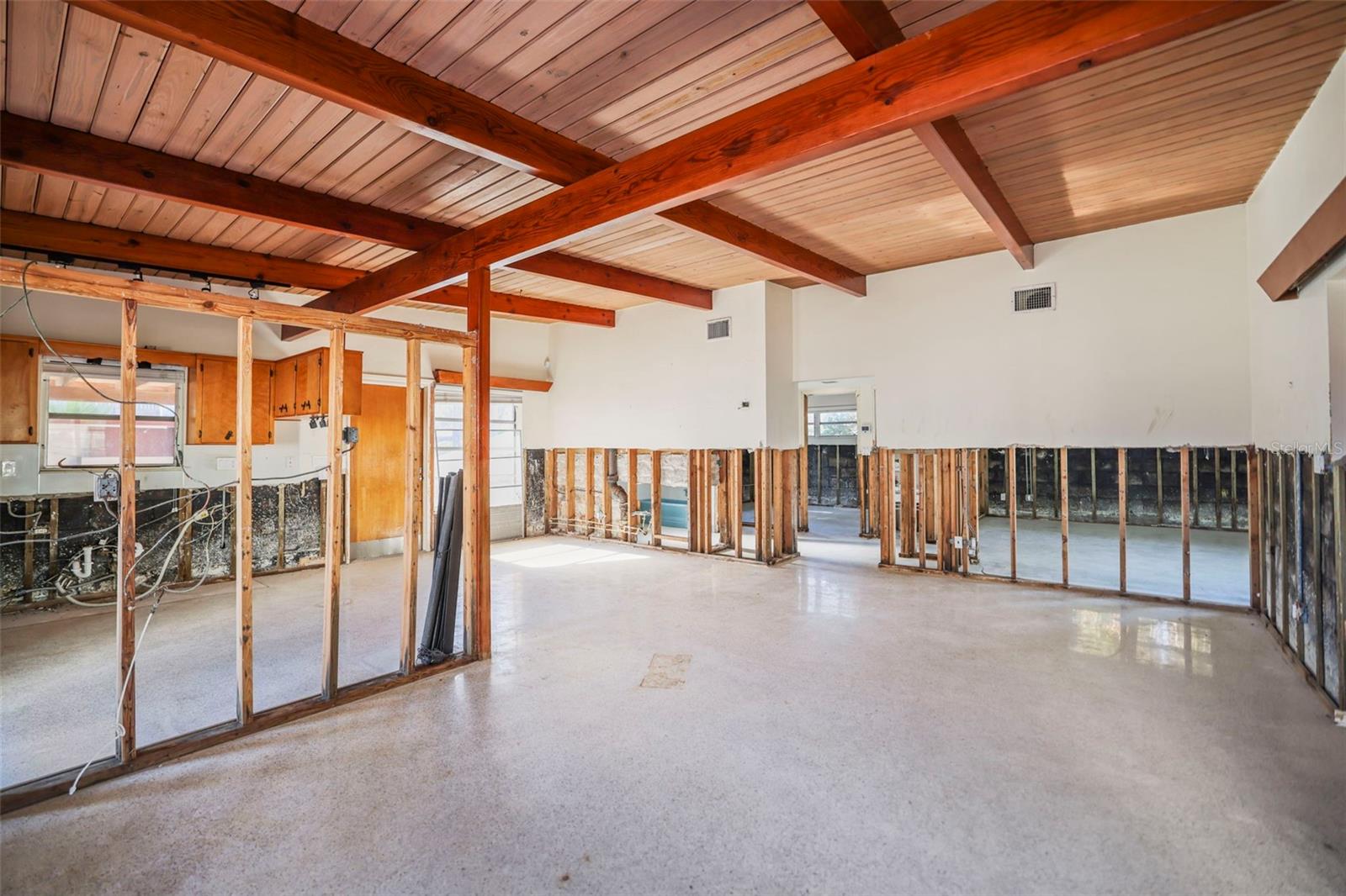 Image 20 of 28 For 11921 Lagoon Lane