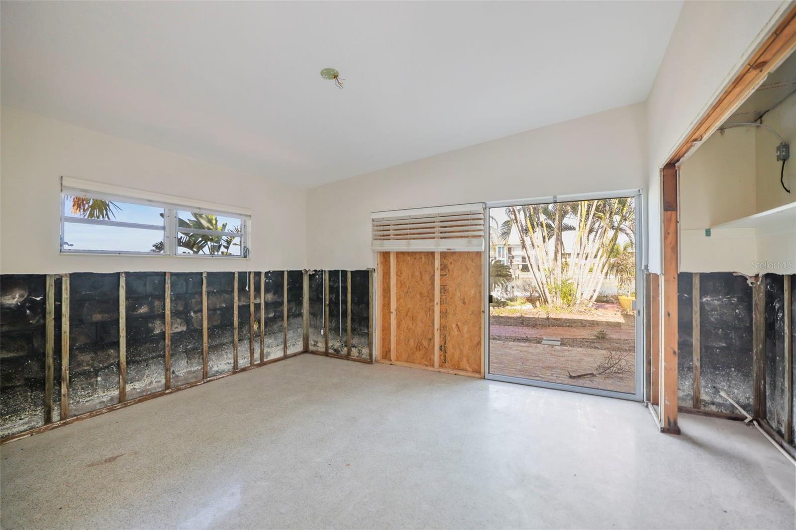 Image 22 of 28 For 11921 Lagoon Lane