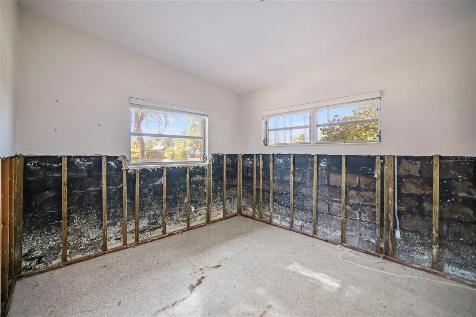 Image 23 of 28 For 11921 Lagoon Lane