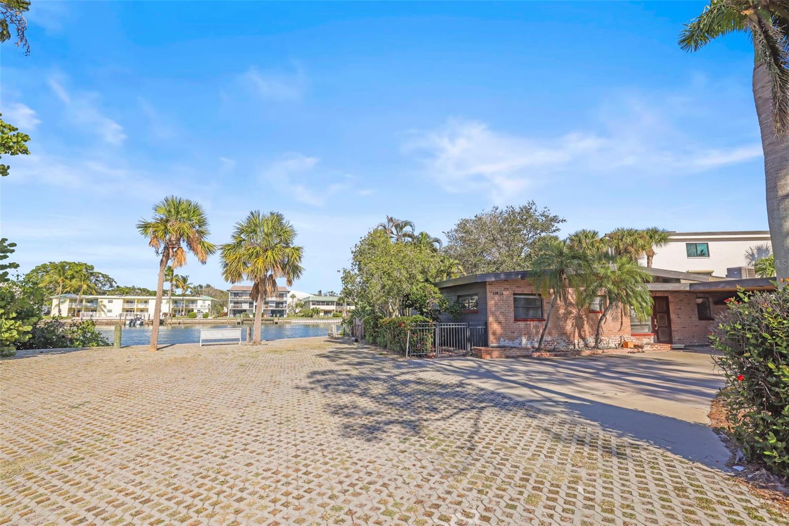 Image 5 of 28 For 11921 Lagoon Lane