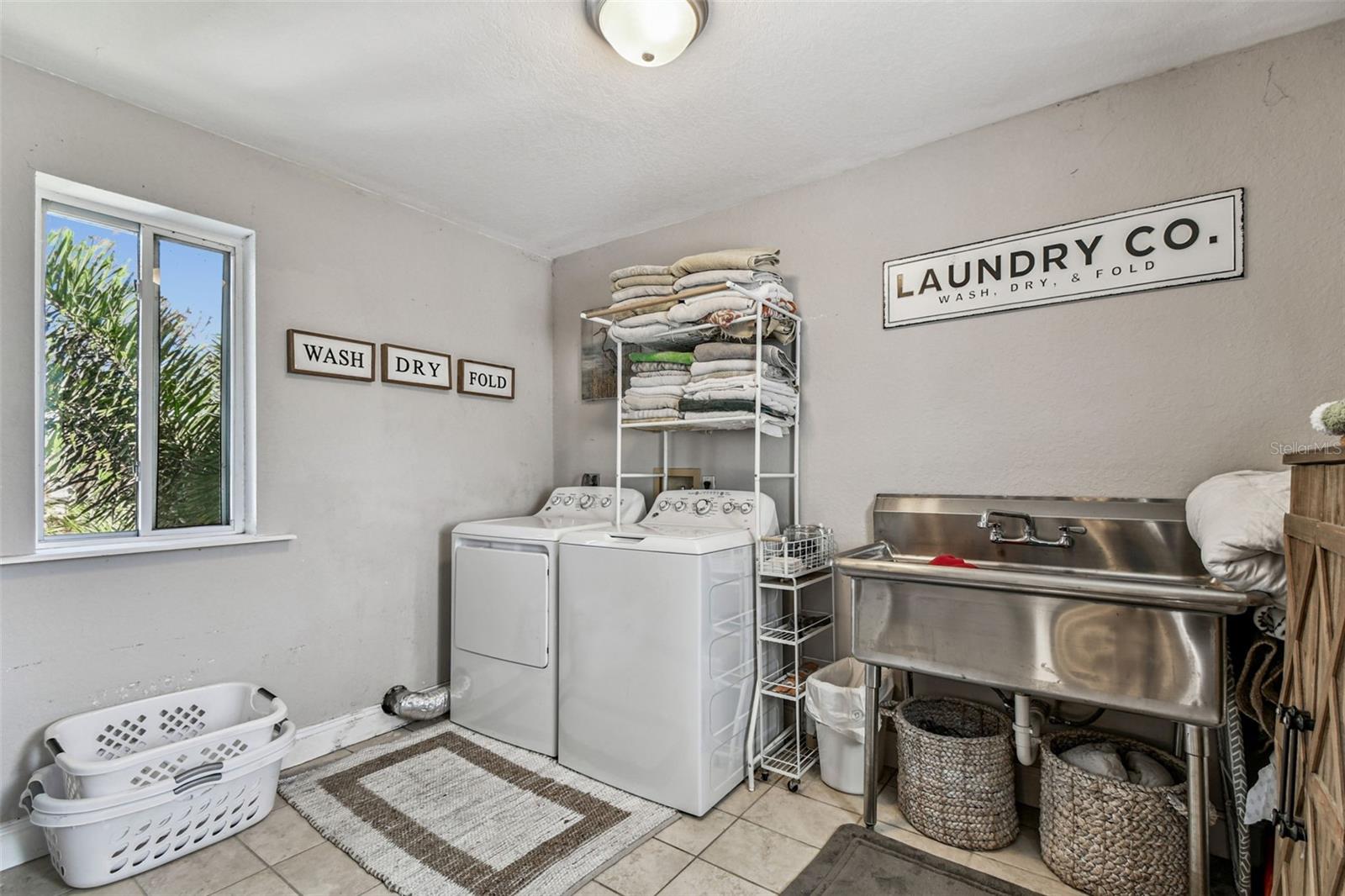 Image 23 of 42 For 1602 Sea Breeze Drive