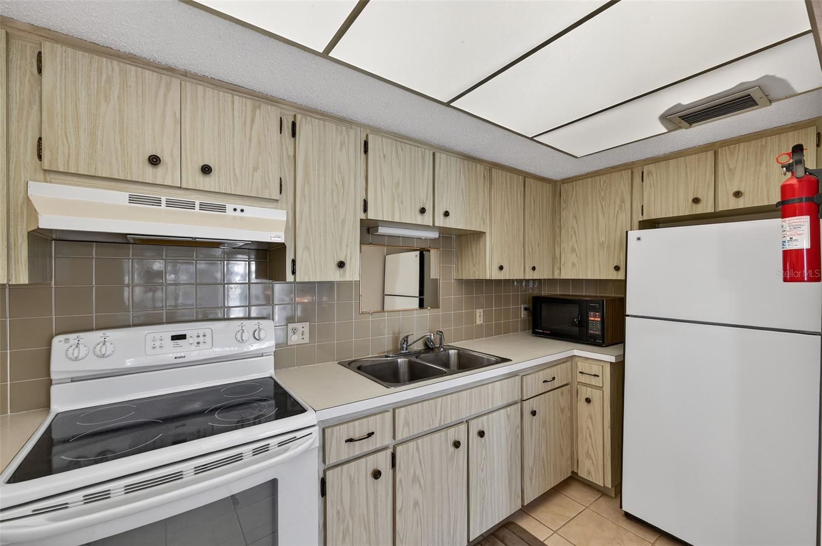 Image 11 of 31 For 4328 Tahitian Gardens Circle E