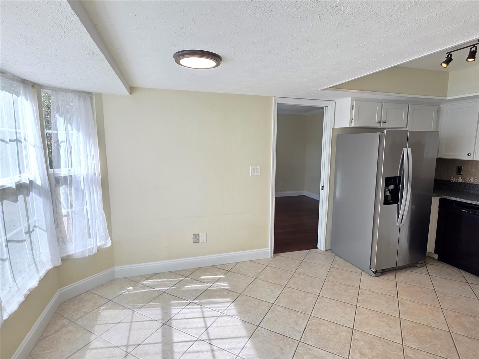 Image 10 of 21 For 2403 Stonehill Avenue