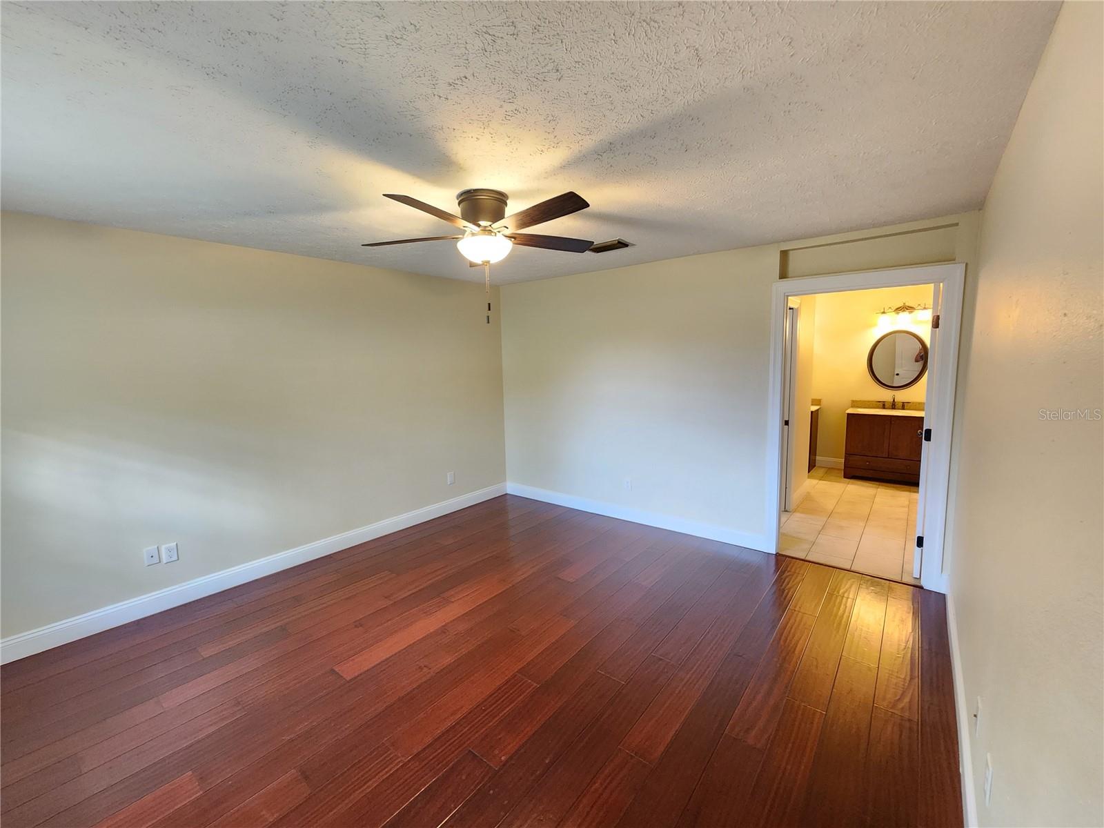 Image 6 of 21 For 2403 Stonehill Avenue