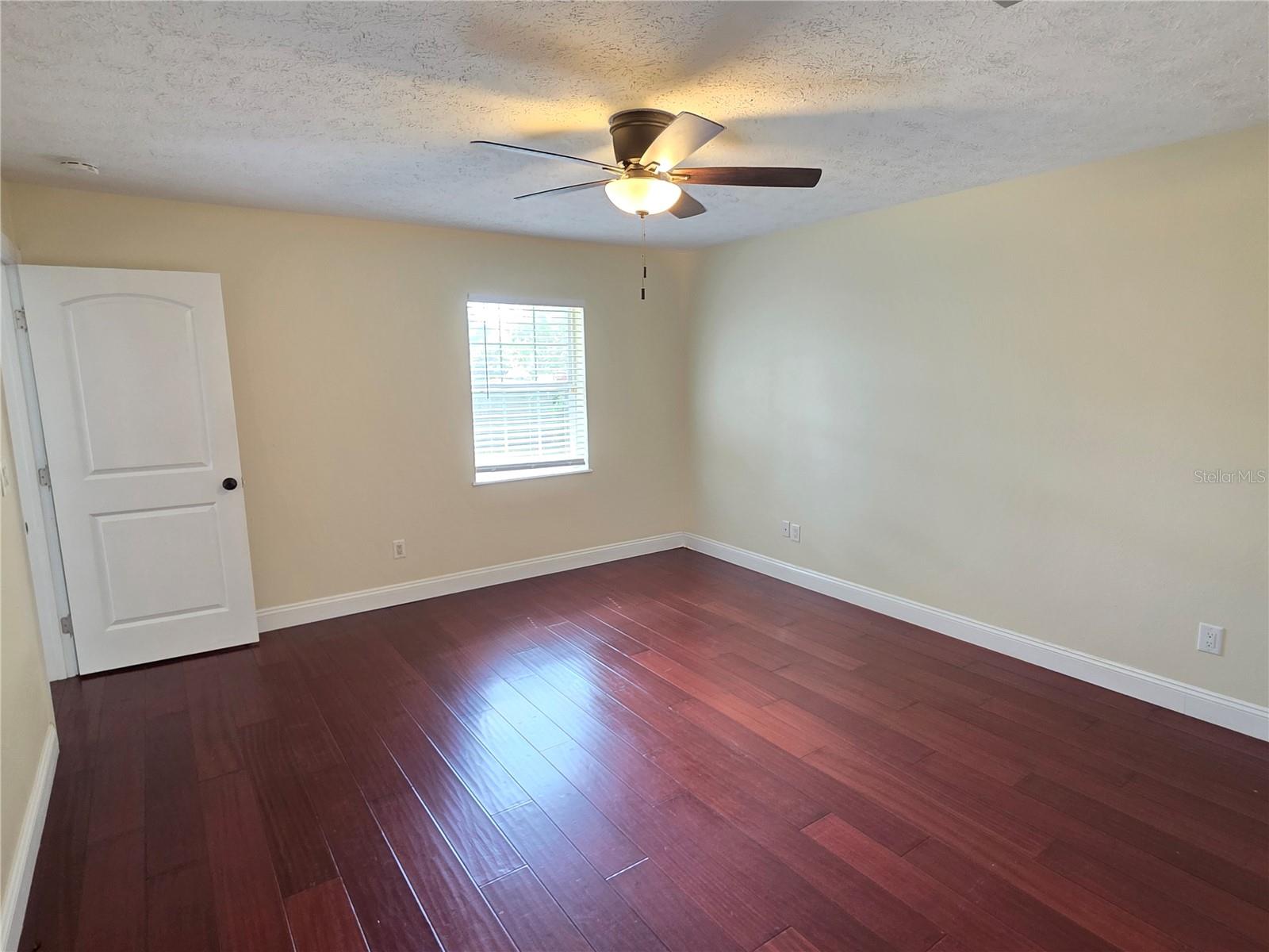 Image 7 of 21 For 2403 Stonehill Avenue