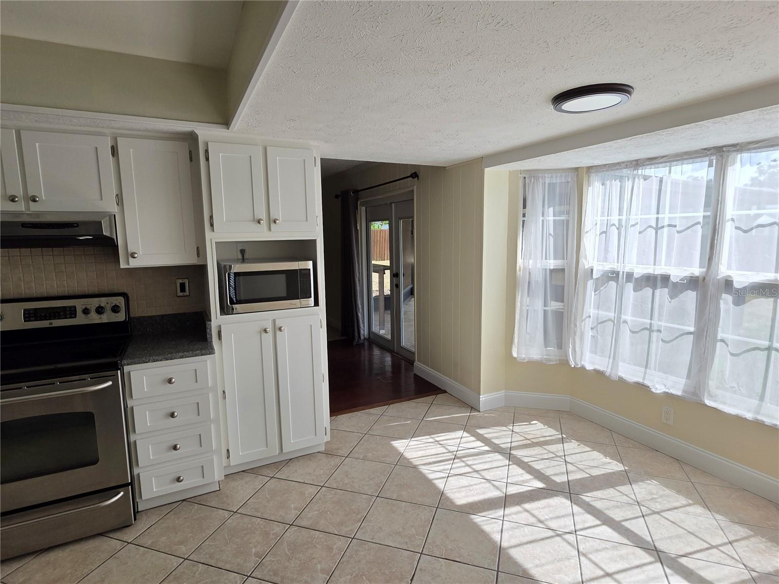 Image 9 of 21 For 2403 Stonehill Avenue