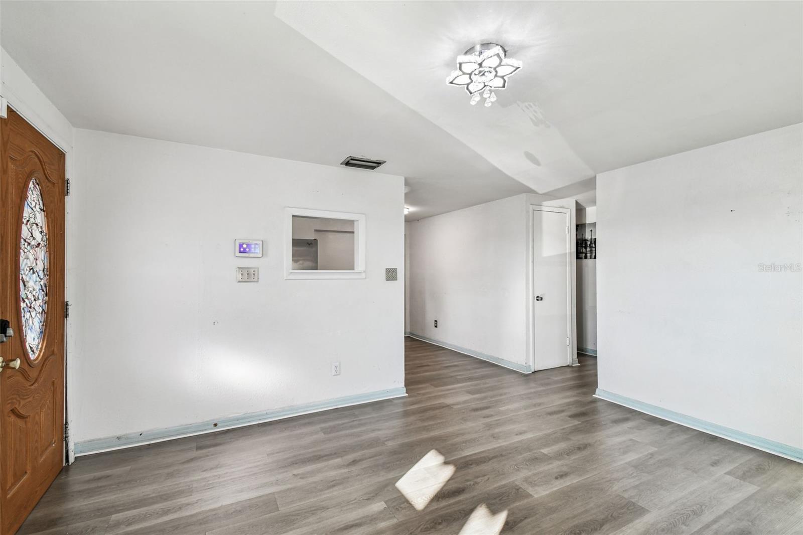 Image 11 of 38 For 6207 Manhattan Avenue