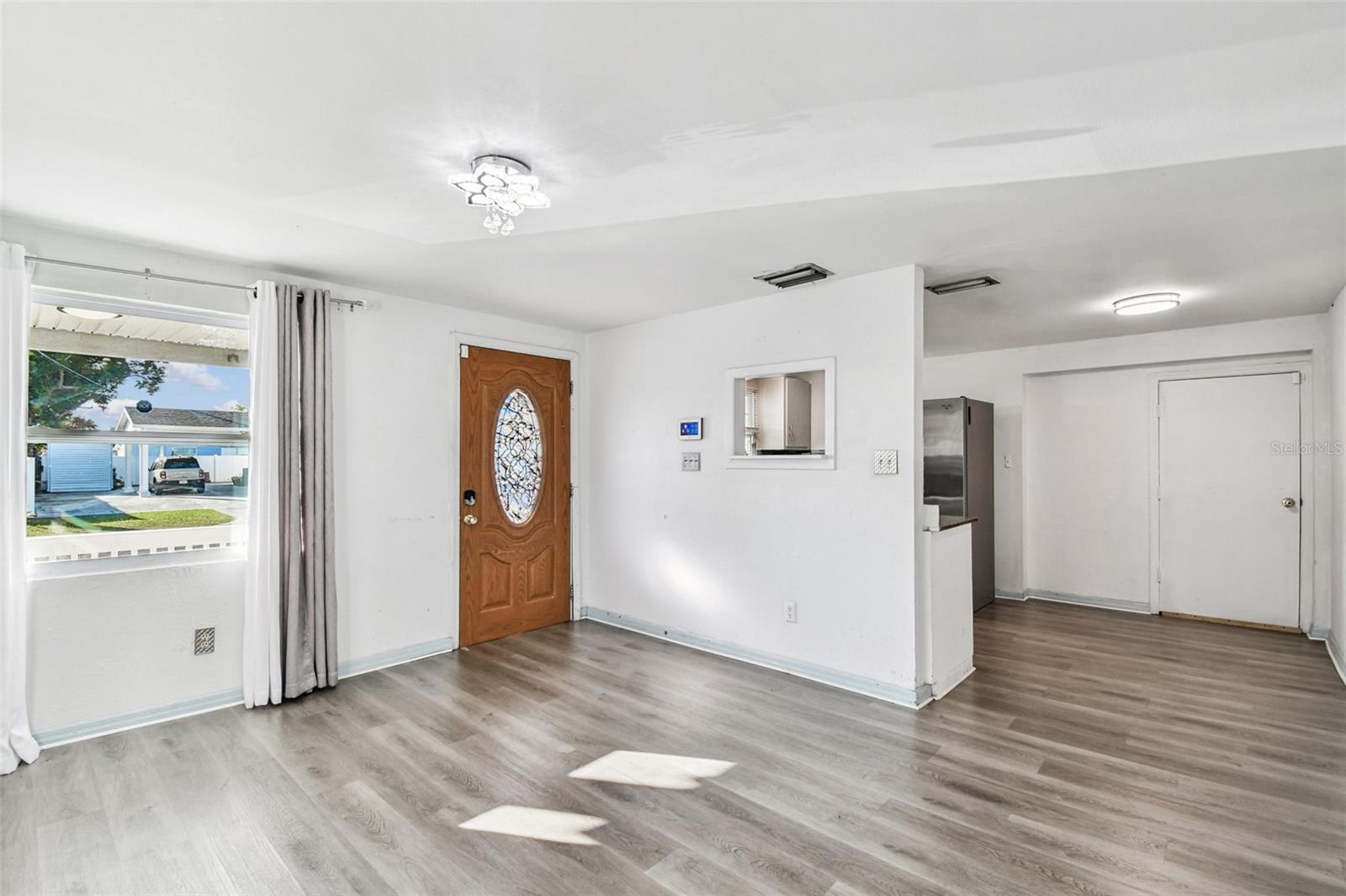 Image 12 of 38 For 6207 Manhattan Avenue