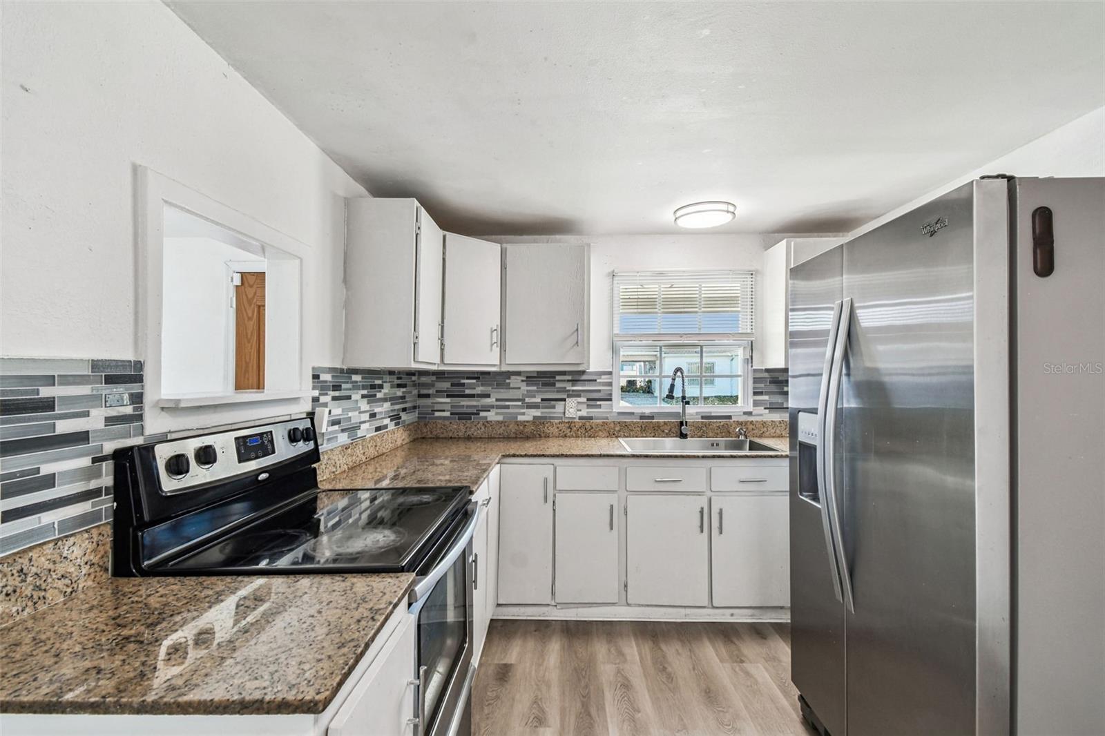 Image 16 of 38 For 6207 Manhattan Avenue