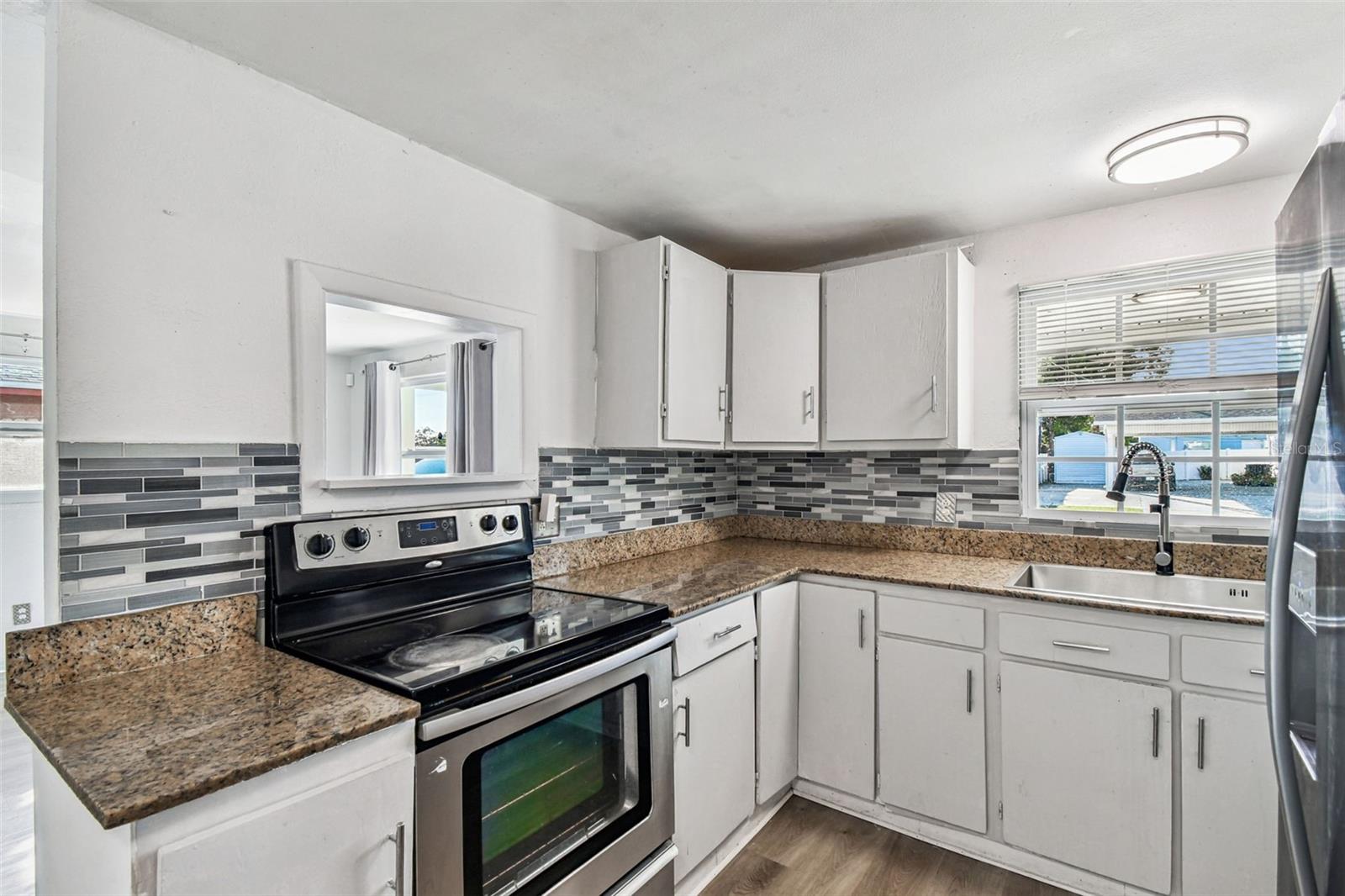 Image 17 of 38 For 6207 Manhattan Avenue