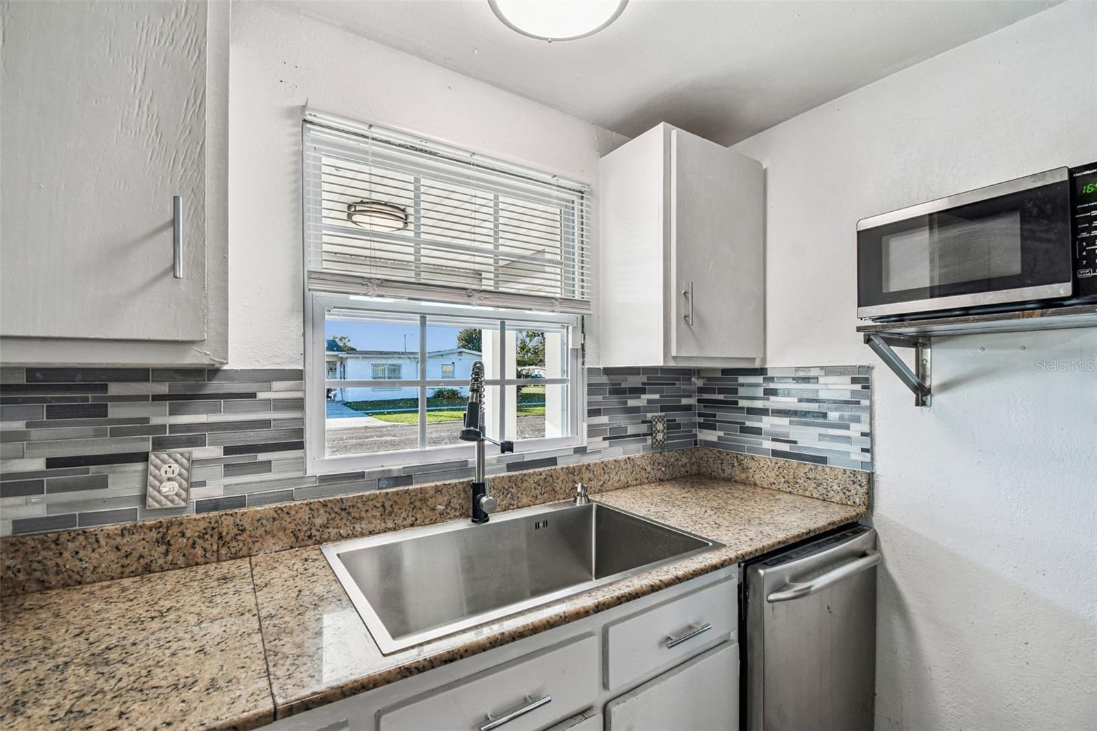 Image 18 of 38 For 6207 Manhattan Avenue