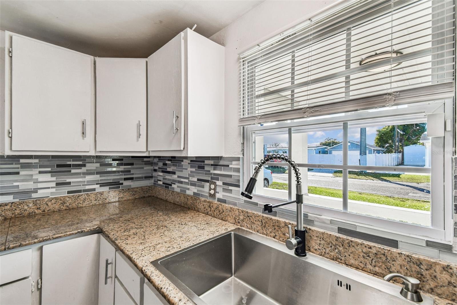 Image 19 of 38 For 6207 Manhattan Avenue