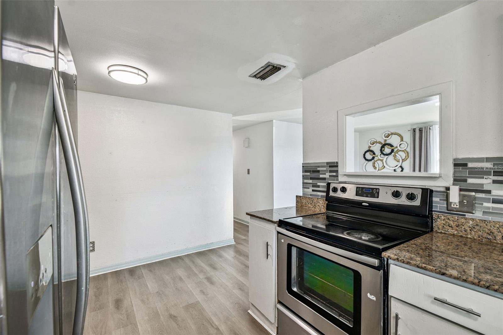 Image 20 of 38 For 6207 Manhattan Avenue