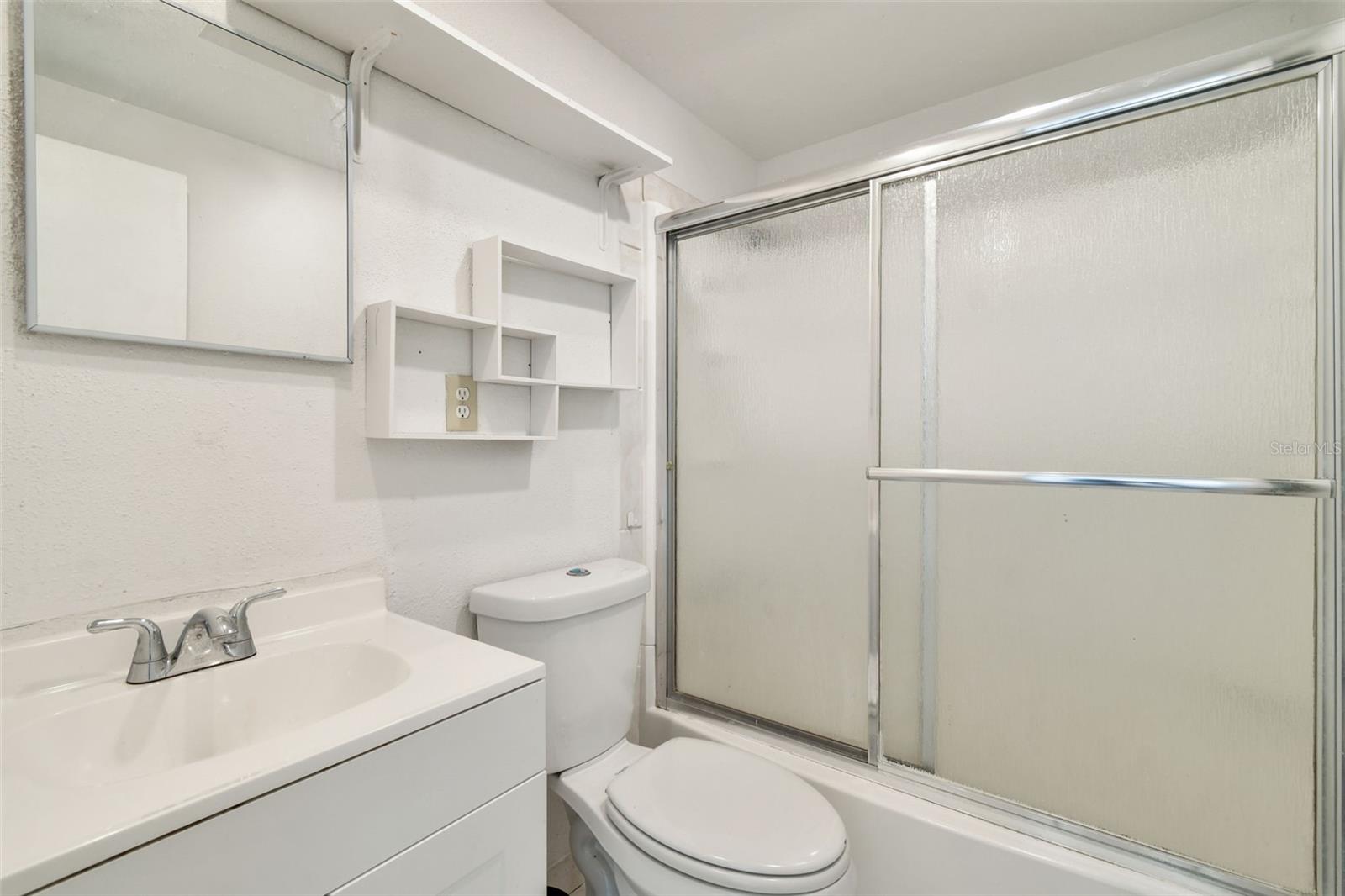 Image 21 of 38 For 6207 Manhattan Avenue