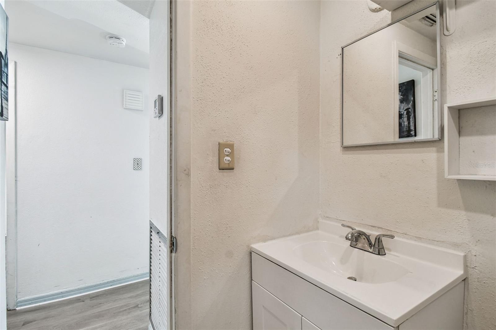 Image 22 of 38 For 6207 Manhattan Avenue