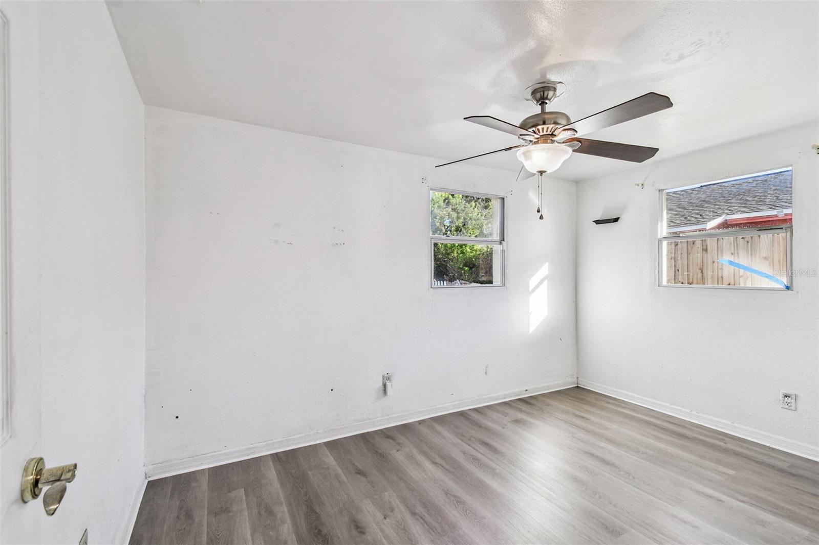 Image 26 of 38 For 6207 Manhattan Avenue