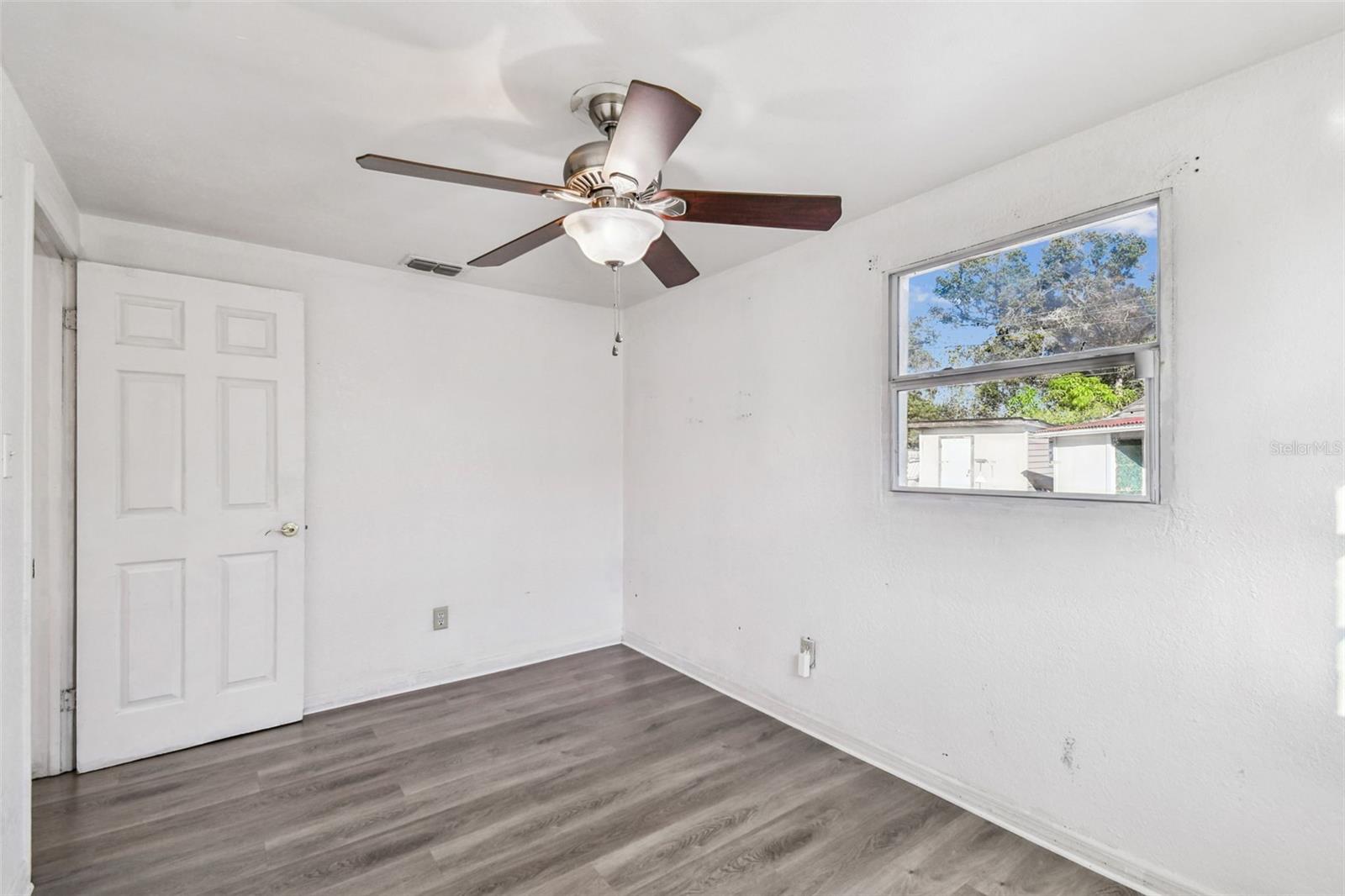 Image 27 of 38 For 6207 Manhattan Avenue