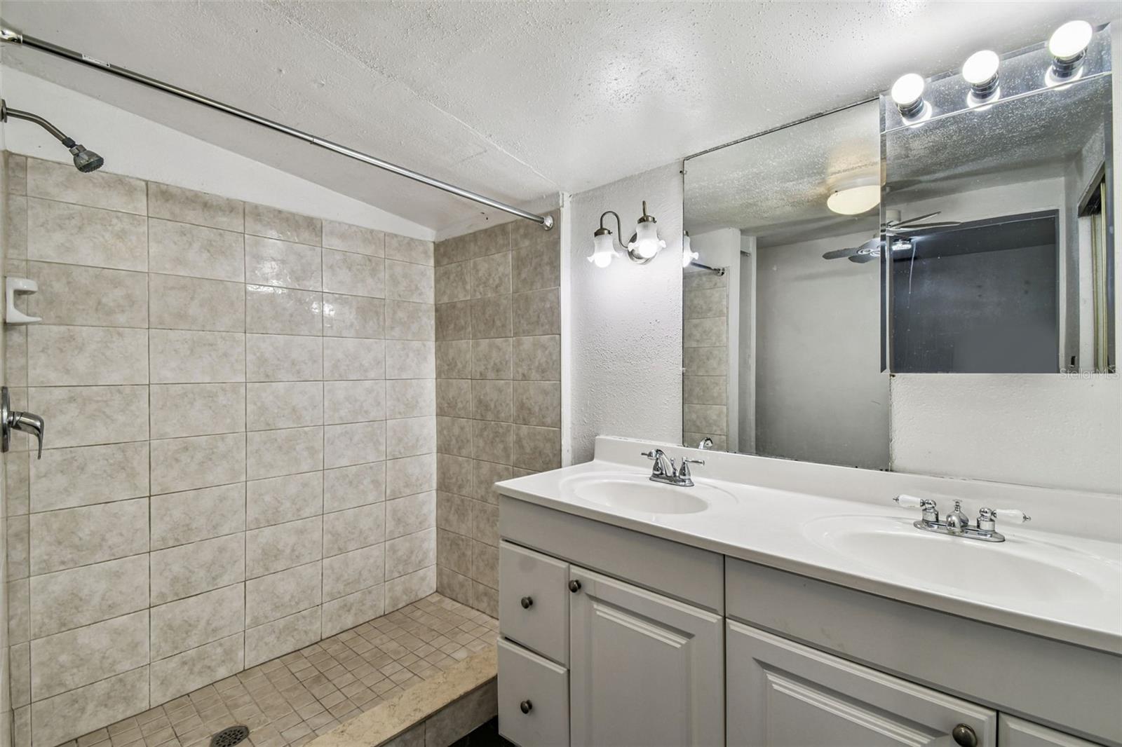 Image 31 of 38 For 6207 Manhattan Avenue