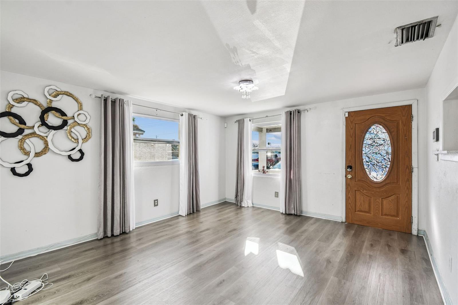 Image 9 of 38 For 6207 Manhattan Avenue