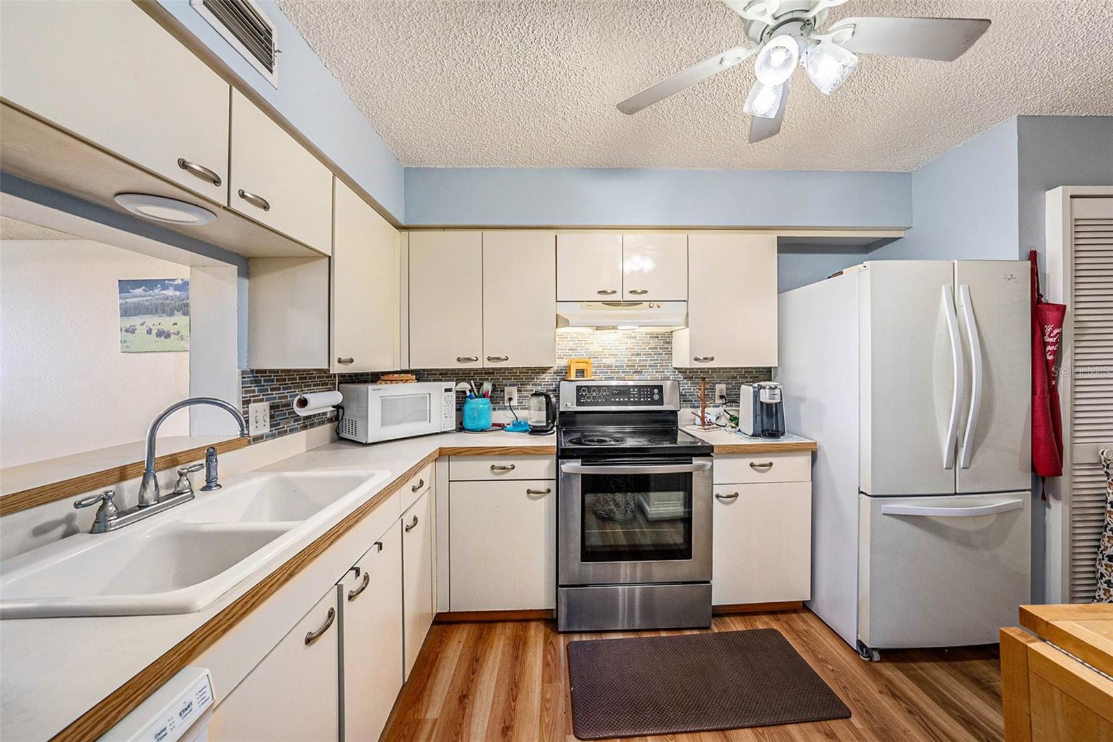 Image 6 of 25 For 2530 Gary Circle 802