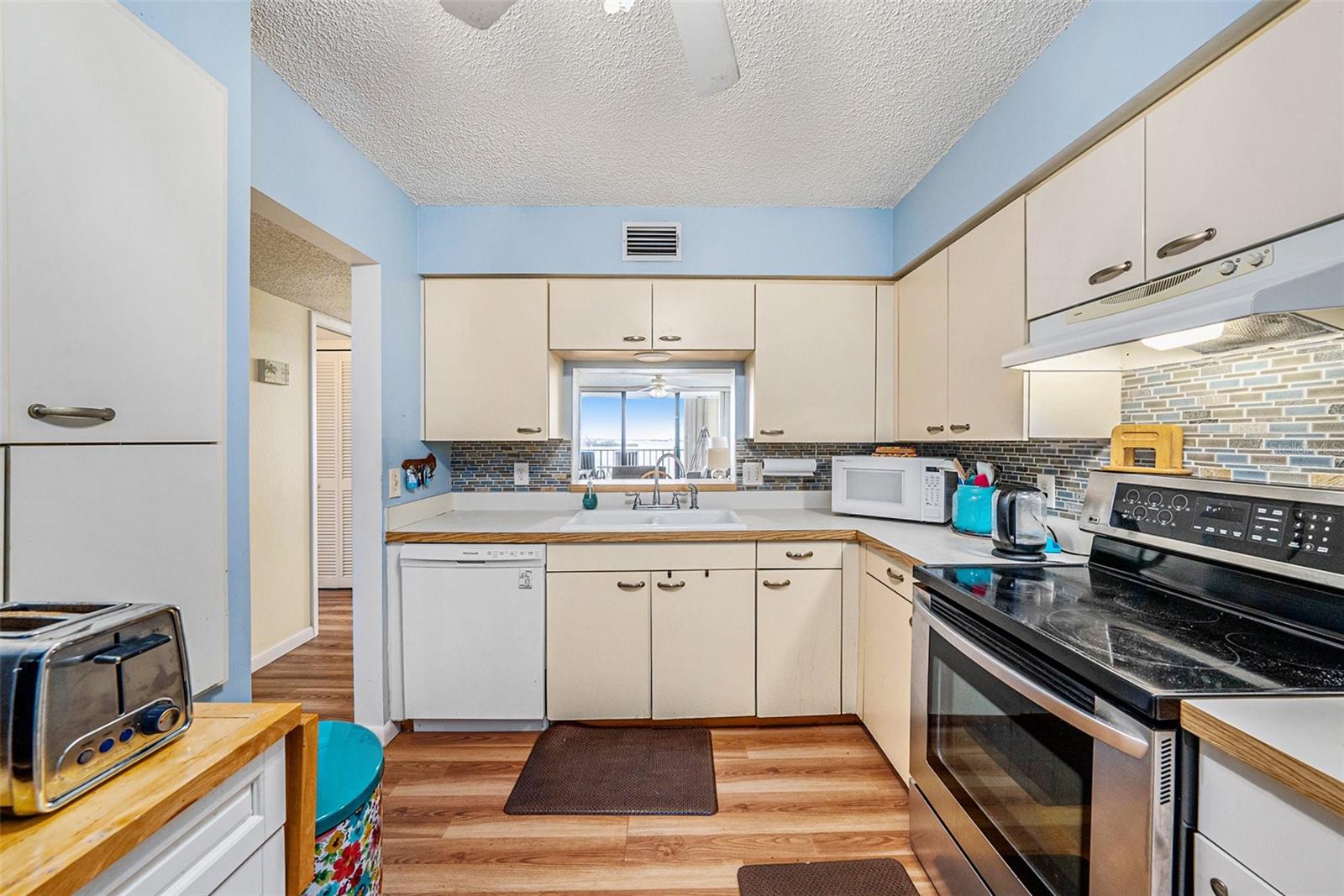 Image 7 of 25 For 2530 Gary Circle 802