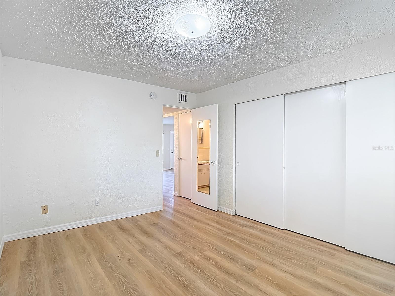 Image 18 of 33 For 2461 Canadian Way 45