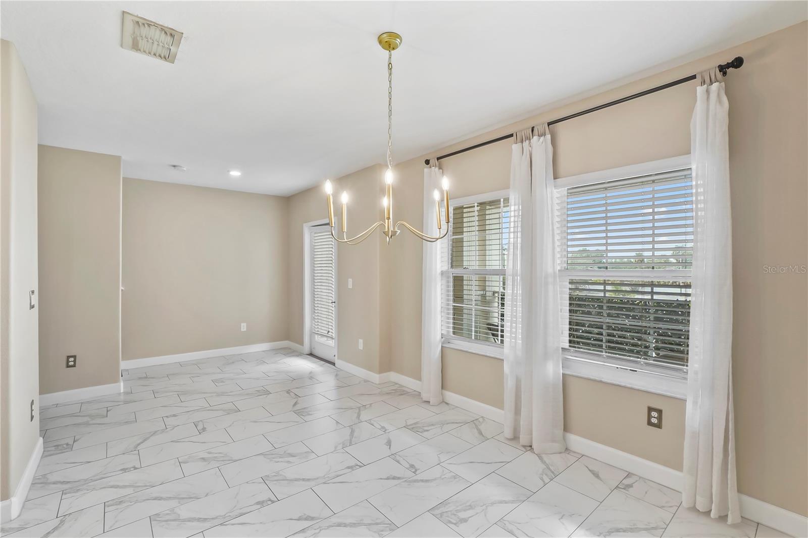 Image 13 of 36 For 717 Rome Avenue