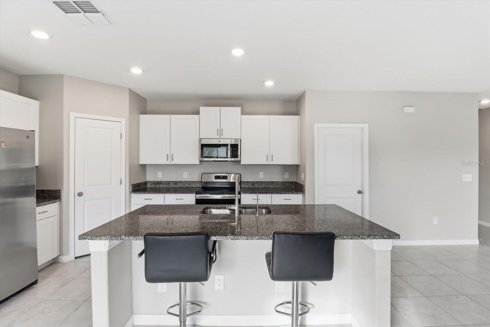 Image 16 of 49 For 675 Argyll Drive