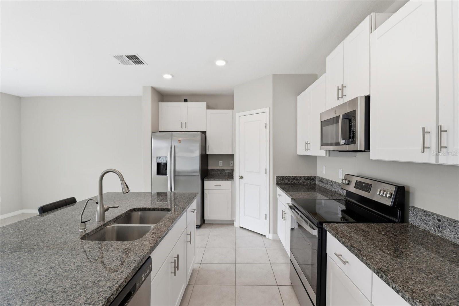 Image 17 of 49 For 675 Argyll Drive